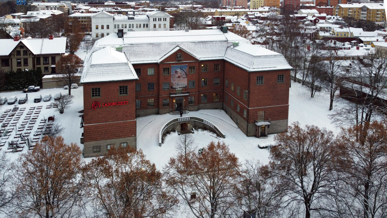 Föreställer byggnaden av Länsmuseet Gävleborg, tagit vintern 2023