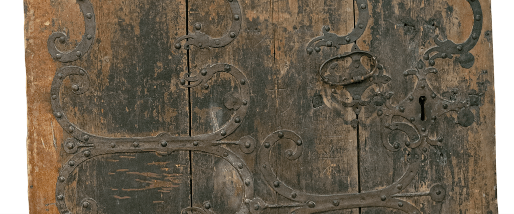 Utsnitt av en medeltida kyrkdörr från Valbo