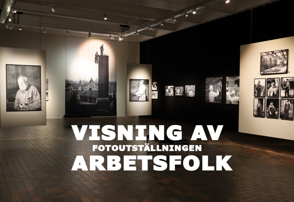 Ett foto på utställningssalen med fotoutställningen Arbetsfolk.