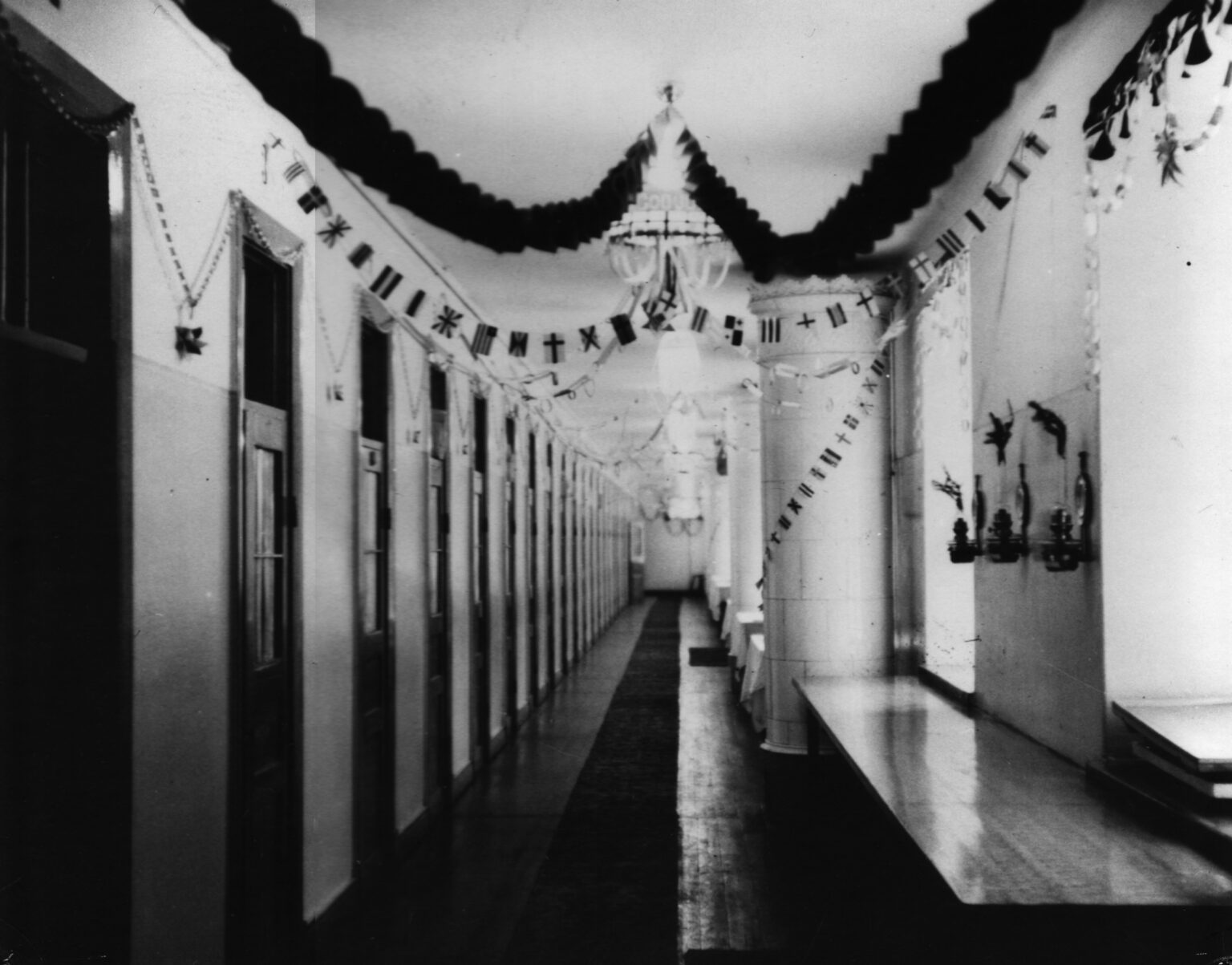 En julpyntad miljö i fängelset